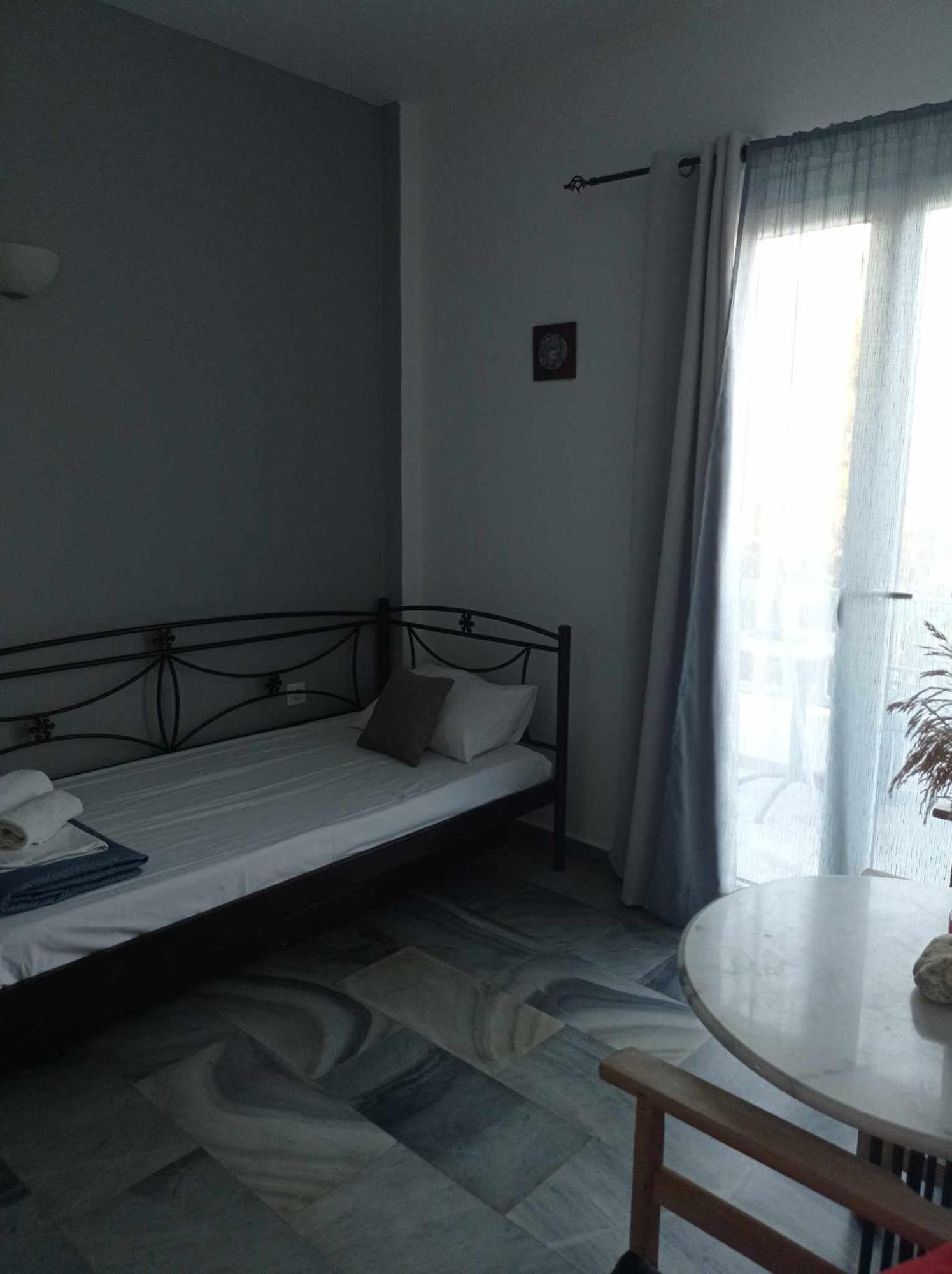 Kantouni Guest House By The Sea Batsi  Exterior photo