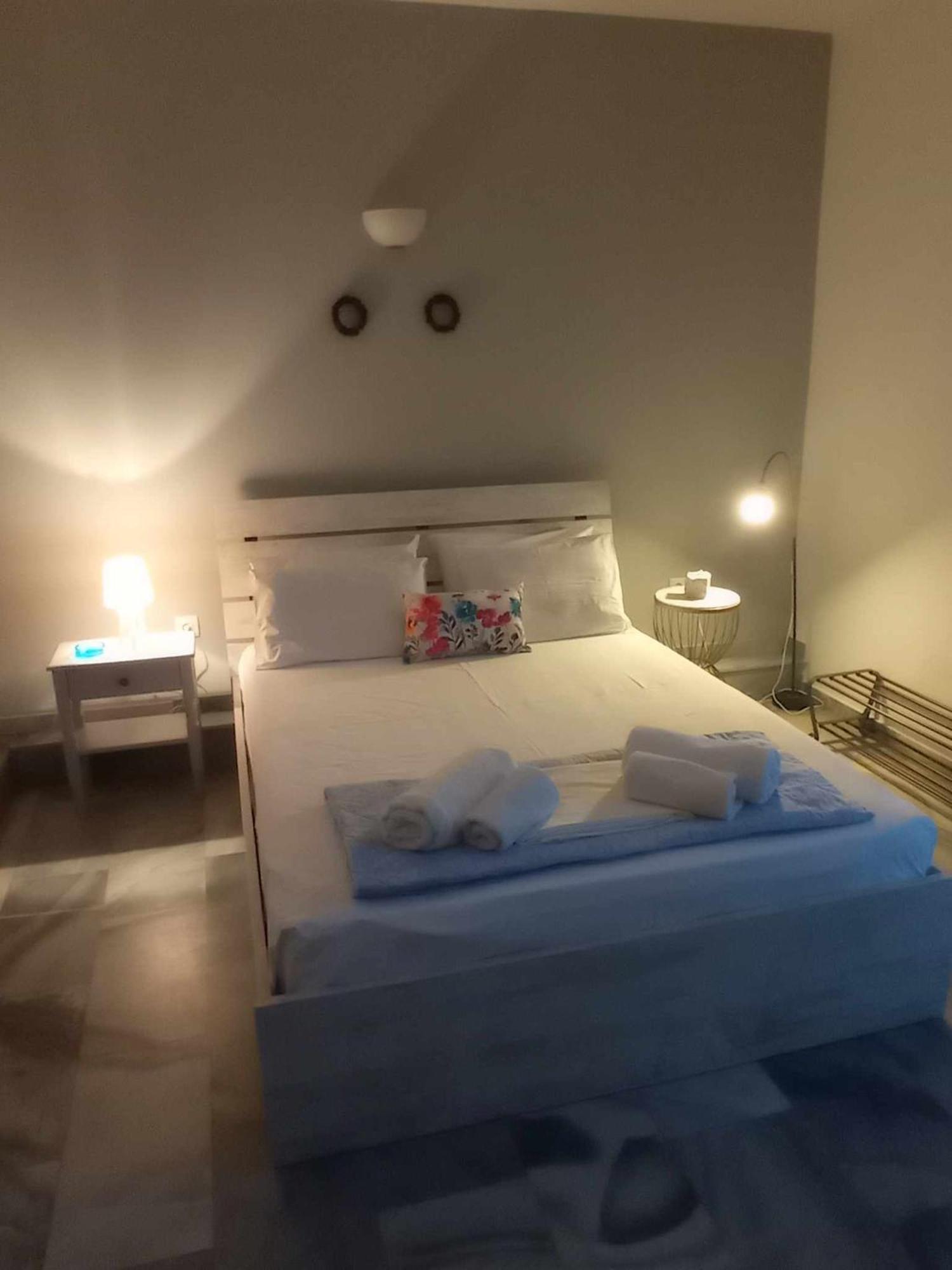 Kantouni Guest House By The Sea Batsi  Room photo