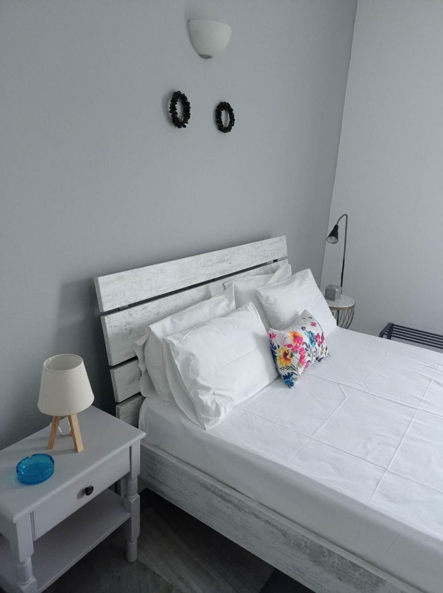 Kantouni Guest House By The Sea Batsi  Room photo