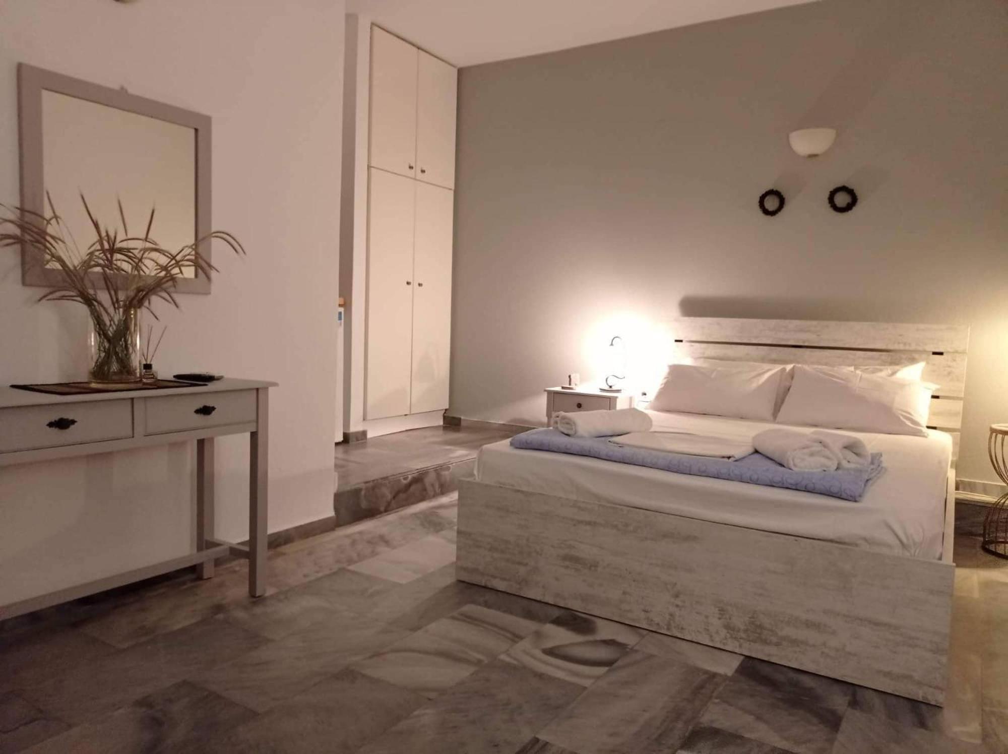 Kantouni Guest House By The Sea Batsi  Room photo